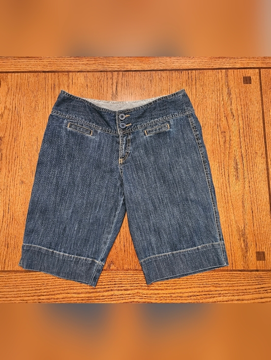 Madison Pants - Madison Women's Blue Bermuda Denim Shorts Size 10 Mid-Rise Button